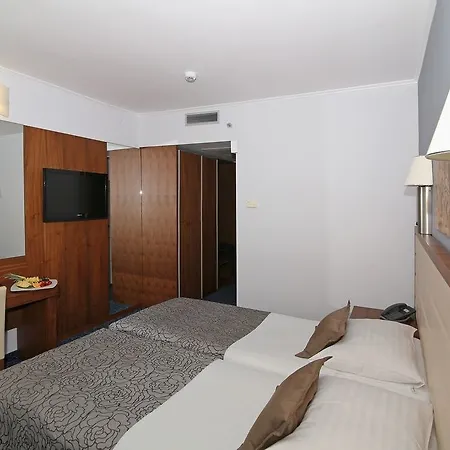 Ξενοδοχείο Lero 4*